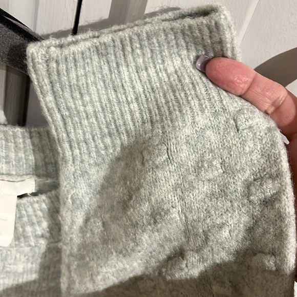 H&M Light Green Oversized Sweater Large - Picture 5 of 9